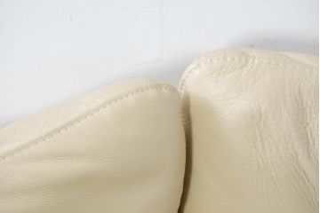 中古　美品　イタリア　IDC大塚家具取り扱い　Poltromec(ポルトロメック)　ジェミニシリーズ　本革(レザー)　洗練されたデザインのモダンでスタイリッシュな2.5人掛けソファ(2P、2.5P、3P、2人掛け、2.5人掛け、3人掛け、背もたれ可動式、ハイバック、ローバック)(定価約80万円)(R-082113)