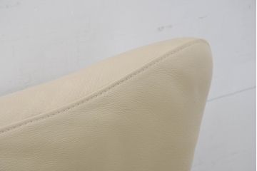 中古　美品　イタリア　IDC大塚家具取り扱い　Poltromec(ポルトロメック)　ジェミニシリーズ　本革(レザー)　洗練されたデザインのモダンでスタイリッシュな2.5人掛けソファ(2P、2.5P、3P、2人掛け、2.5人掛け、3人掛け、背もたれ可動式、ハイバック、ローバック)(定価約80万円)(R-082113)