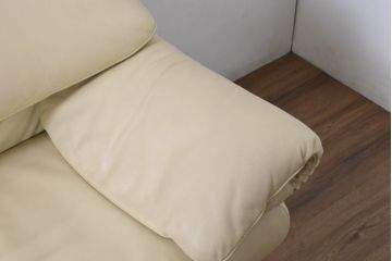 中古　美品　イタリア　IDC大塚家具取り扱い　Poltromec(ポルトロメック)　ジェミニシリーズ　本革(レザー)　洗練されたデザインのモダンでスタイリッシュな2.5人掛けソファ(2P、2.5P、3P、2人掛け、2.5人掛け、3人掛け、背もたれ可動式、ハイバック、ローバック)(定価約80万円)(R-082113)