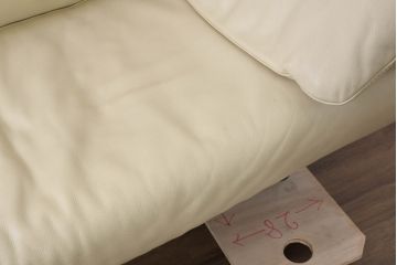 中古　美品　イタリア　IDC大塚家具取り扱い　Poltromec(ポルトロメック)　ジェミニシリーズ　本革(レザー)　洗練されたデザインのモダンでスタイリッシュな2.5人掛けソファ(2P、2.5P、3P、2人掛け、2.5人掛け、3人掛け、背もたれ可動式、ハイバック、ローバック)(定価約80万円)(R-082113)