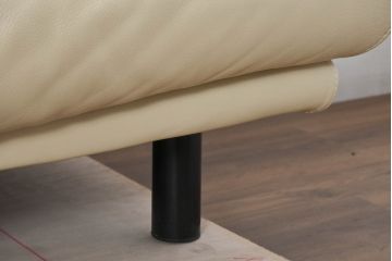 中古　美品　イタリア　IDC大塚家具取り扱い　Poltromec(ポルトロメック)　ジェミニシリーズ　本革(レザー)　洗練されたデザインのモダンでスタイリッシュな2.5人掛けソファ(2P、2.5P、3P、2人掛け、2.5人掛け、3人掛け、背もたれ可動式、ハイバック、ローバック)(定価約80万円)(R-082113)