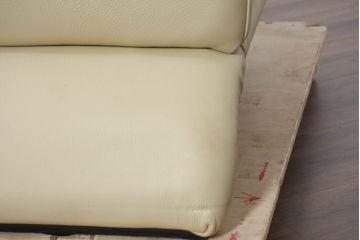 中古　美品　イタリア　IDC大塚家具取り扱い　Poltromec(ポルトロメック)　ジェミニシリーズ　本革(レザー)　洗練されたデザインのモダンでスタイリッシュな2.5人掛けソファ(2P、2.5P、3P、2人掛け、2.5人掛け、3人掛け、背もたれ可動式、ハイバック、ローバック)(定価約80万円)(R-082113)
