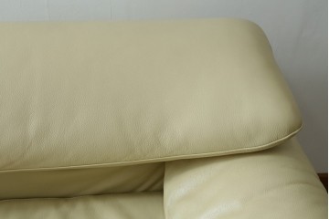中古　美品　イタリア　IDC大塚家具取り扱い　Poltromec(ポルトロメック)　ジェミニシリーズ　本革(レザー)　洗練されたデザインのモダンでスタイリッシュな2.5人掛けソファ　定価約80万円　(R-082113)