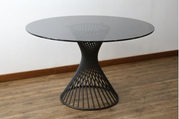 中古　美品　イタリア　calligaris(カリガリス)　VORTEX(ヴォルテックス)　強化ガラス天板　螺旋状のベースがエレガントなラウンドテーブル(丸テーブル、2人掛けダイニングテーブル、4人掛けダイニングテーブル、食卓)(定価約23万円)(R-082116)
