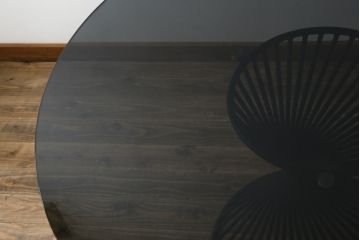 中古　美品　イタリア　calligaris(カリガリス)　VORTEX(ヴォルテックス)　強化ガラス天板　螺旋状のベースがエレガントなラウンドテーブル(丸テーブル、2人掛けダイニングテーブル、4人掛けダイニングテーブル、食卓)(定価約23万円)(R-082116)