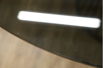 中古　美品　イタリア　calligaris(カリガリス)　VORTEX(ヴォルテックス)　強化ガラス天板　螺旋状のベースがエレガントなラウンドテーブル(丸テーブル、2人掛けダイニングテーブル、4人掛けダイニングテーブル、食卓)(定価約23万円)(R-082116)