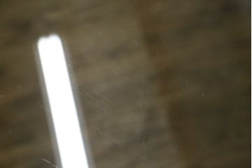 中古　美品　イタリア　calligaris(カリガリス)　VORTEX(ヴォルテックス)　強化ガラス天板　螺旋状のベースがエレガントなラウンドテーブル(丸テーブル、2人掛けダイニングテーブル、4人掛けダイニングテーブル、食卓)(定価約23万円)(R-082116)