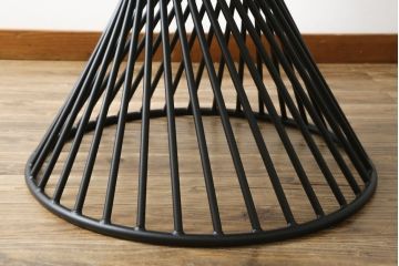 中古　美品　イタリア　calligaris(カリガリス)　VORTEX(ヴォルテックス)　強化ガラス天板　螺旋状のベースがエレガントなラウンドテーブル(丸テーブル、2人掛けダイニングテーブル、4人掛けダイニングテーブル、食卓)(定価約23万円)(R-082116)