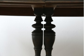 フランスアンティーク　上手物　高級品!!　上品で凝ったデザインが魅力的なダイニングテーブル　(R-082118)