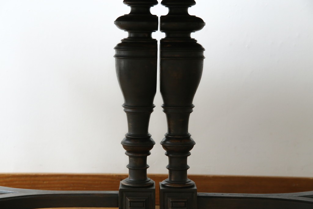 フランスアンティーク　上手物　高級品!!　上品で凝ったデザインが魅力的なダイニングテーブル　(R-082118)