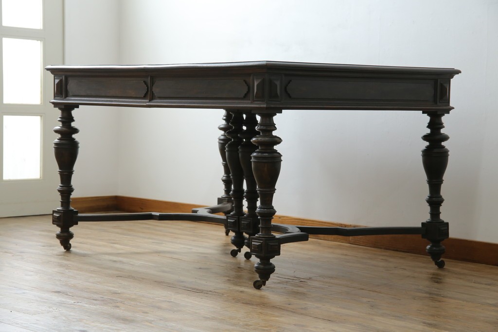 フランスアンティーク　上手物　高級品!!　上品で凝ったデザインが魅力的なダイニングテーブル　(R-082118)