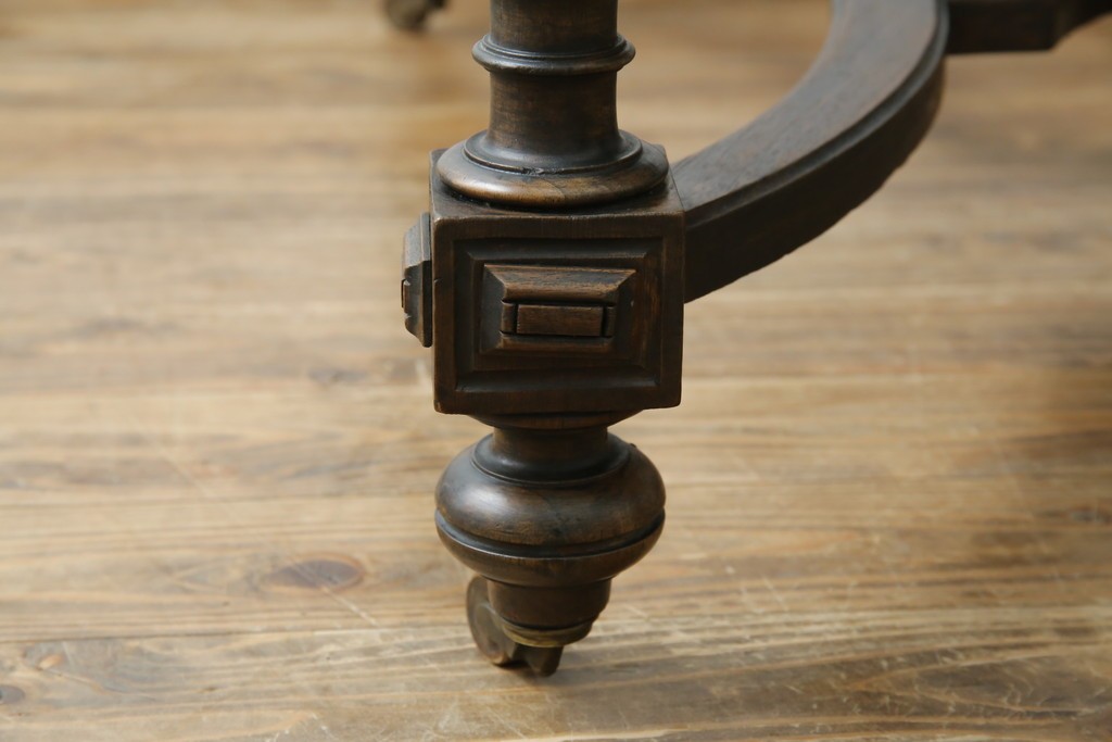 フランスアンティーク　上手物　高級品!!　上品で凝ったデザインが魅力的なダイニングテーブル　(R-082118)