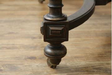 フランスアンティーク　上手物　高級品!!　上品で凝ったデザインが魅力的なダイニングテーブル　(R-082118)