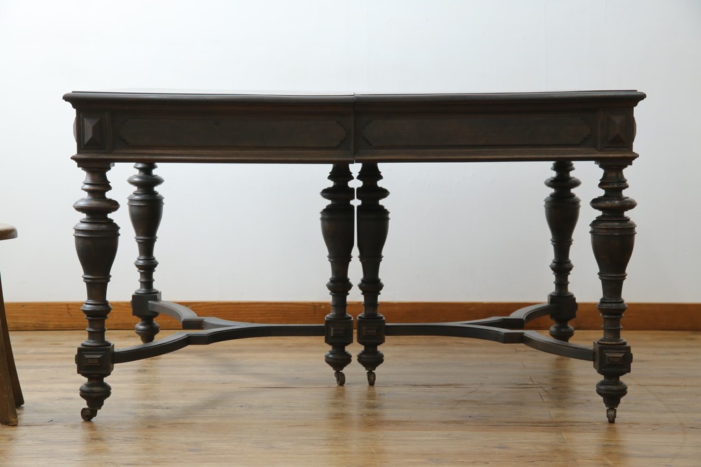 フランスアンティーク　上手物　高級品!!　上品で凝ったデザインが魅力的なダイニングテーブル　(R-082118)