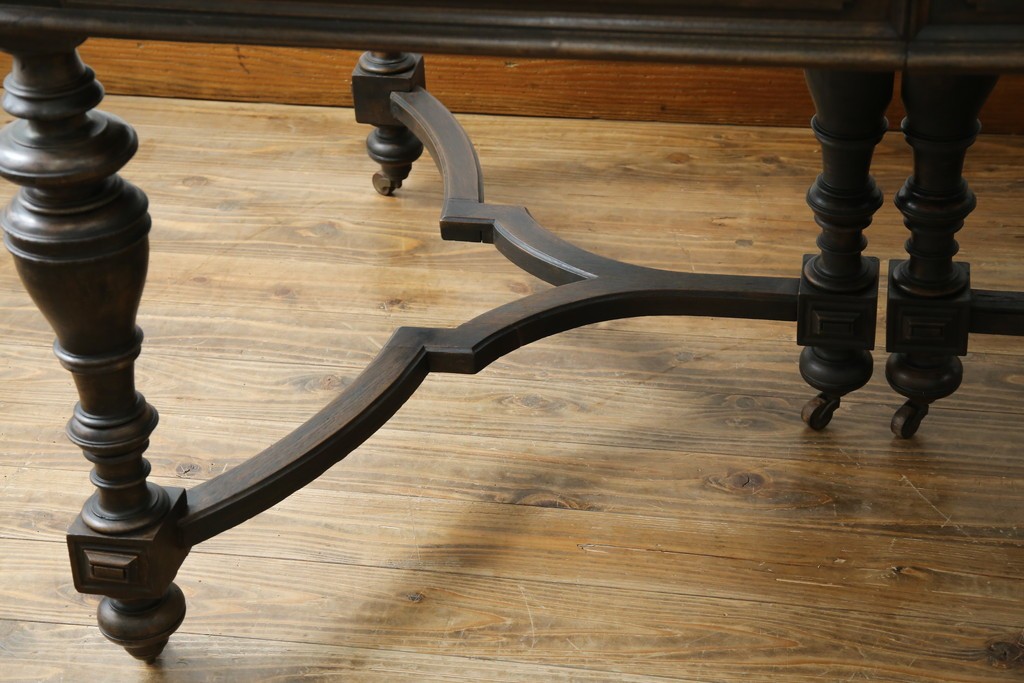 フランスアンティーク　上手物　高級品!!　上品で凝ったデザインが魅力的なダイニングテーブル　(R-082118)