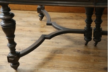 フランスアンティーク　上手物　高級品!!　上品で凝ったデザインが魅力的なダイニングテーブル　(R-082118)