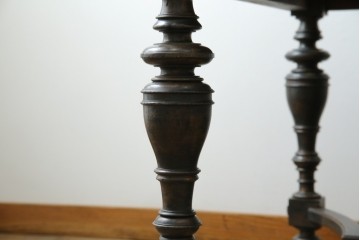 フランスアンティーク　上手物　高級品!!　上品で凝ったデザインが魅力的なダイニングテーブル　(R-082118)