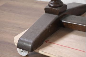 イギリスアンティーク　オーク材　天板のデザインとバルボスレッグが目を引くコーヒーテーブル(ローテーブル、センターテーブル、リビングテーブル、英国)(R-082120)
