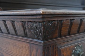 イギリスアンティーク　オーク材　気品漂うデザインとバルボスレッグが魅力的なサイドボード(コンソールテーブル、キャビネット、飾り台、机、ワークデスク、在宅用、在宅ワーク用、英国)(R-082121)