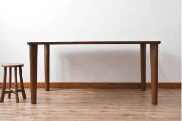 中古　飛騨高山　家具ブランド　シラカワ(shirakawa)　ハルス(Hals)　ウォールナット材　シンプルで洗練されたデザインのダイニングテーブル　定価約22万円　(R-082125)