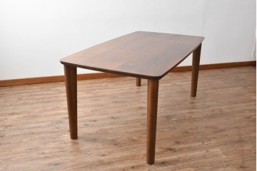 中古　飛騨高山　家具ブランド　シラカワ(shirakawa)　ハルス(Hals)　ウォールナット材　シンプルで洗練されたデザインのダイニングテーブル　定価約22万円　(R-082125)