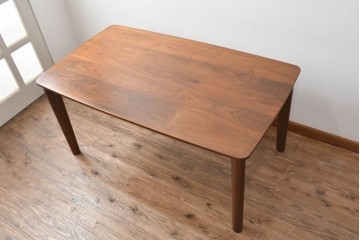 中古　飛騨高山　家具ブランド　シラカワ(shirakawa)　ハルス(Hals)　ウォールナット材　シンプルで洗練されたデザインのダイニングテーブル　定価約22万円　(R-082125)
