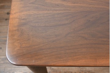 中古　飛騨高山　家具ブランド　シラカワ(shirakawa)　ハルス(Hals)　ウォールナット材　シンプルで洗練されたデザインのダイニングテーブル　定価約22万円　(R-082125)