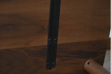 中古　飛騨高山　家具ブランド　シラカワ(shirakawa)　ハルス(Hals)　ウォールナット材　シンプルで洗練されたデザインのダイニングテーブル　定価約22万円　(R-082125)