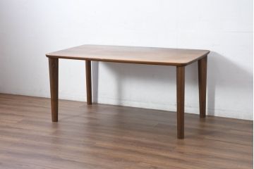 中古　飛騨高山　家具ブランド　シラカワ(shirakawa)　ハルス(Hals)　ウォールナット材　シンプルで洗練されたデザインのダイニングテーブル(4人掛け、食卓)(定価約22万円)(R-082125)