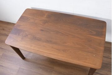 中古　飛騨高山　家具ブランド　シラカワ(shirakawa)　ハルス(Hals)　ウォールナット材　シンプルで洗練されたデザインのダイニングテーブル(4人掛け、食卓)(定価約22万円)(R-082125)