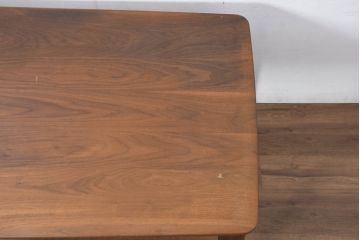 中古　飛騨高山　家具ブランド　シラカワ(shirakawa)　ハルス(Hals)　ウォールナット材　シンプルで洗練されたデザインのダイニングテーブル(4人掛け、食卓)(定価約22万円)(R-082125)