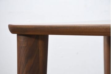 中古　飛騨高山　家具ブランド　シラカワ(shirakawa)　ハルス(Hals)　ウォールナット材　シンプルで洗練されたデザインのダイニングテーブル(4人掛け、食卓)(定価約22万円)(R-082125)