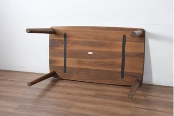 中古　飛騨高山　家具ブランド　シラカワ(shirakawa)　ハルス(Hals)　ウォールナット材　シンプルで洗練されたデザインのダイニングテーブル(4人掛け、食卓)(定価約22万円)(R-082125)