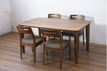 中古　飛騨高山　家具ブランド　シラカワ(shirakawa)　ハルス(Hals)　ウォールナット材　シンプルで洗練されたデザインのダイニングテーブル(4人掛け、食卓)(定価約22万円)(R-082125)