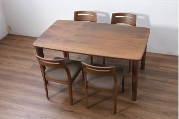 中古　飛騨高山　家具ブランド　シラカワ(shirakawa)　ハルス(Hals)　ウォールナット材　シンプルで洗練されたデザインのダイニングテーブル(4人掛け、食卓)(定価約22万円)(R-082125)