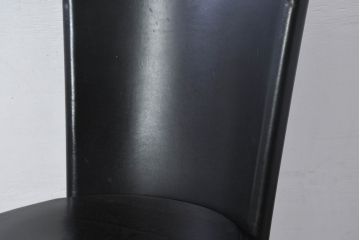 中古　ドイツ　IDC大塚家具取り扱い　高級家具メーカー　Ronald Schmitt(ロナルドシュミット)　極厚本革(レザー)　スタイリッシュなデザインが美しいダイニングチェア2脚セット(アームレスチェア、イス、椅子、バラ売り可能)(定価2脚で約22万円)(R-082127)