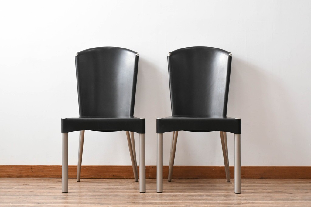 中古　ドイツ　IDC大塚家具取り扱い　高級家具メーカー　Ronald Schmitt(ロナルドシュミット)　極厚本革(レザー)　スタイリッシュなデザインが美しいダイニングチェア2脚セット(アームレスチェア、イス、椅子、バラ売り可能)(定価2脚で約22万円)(R-082127)