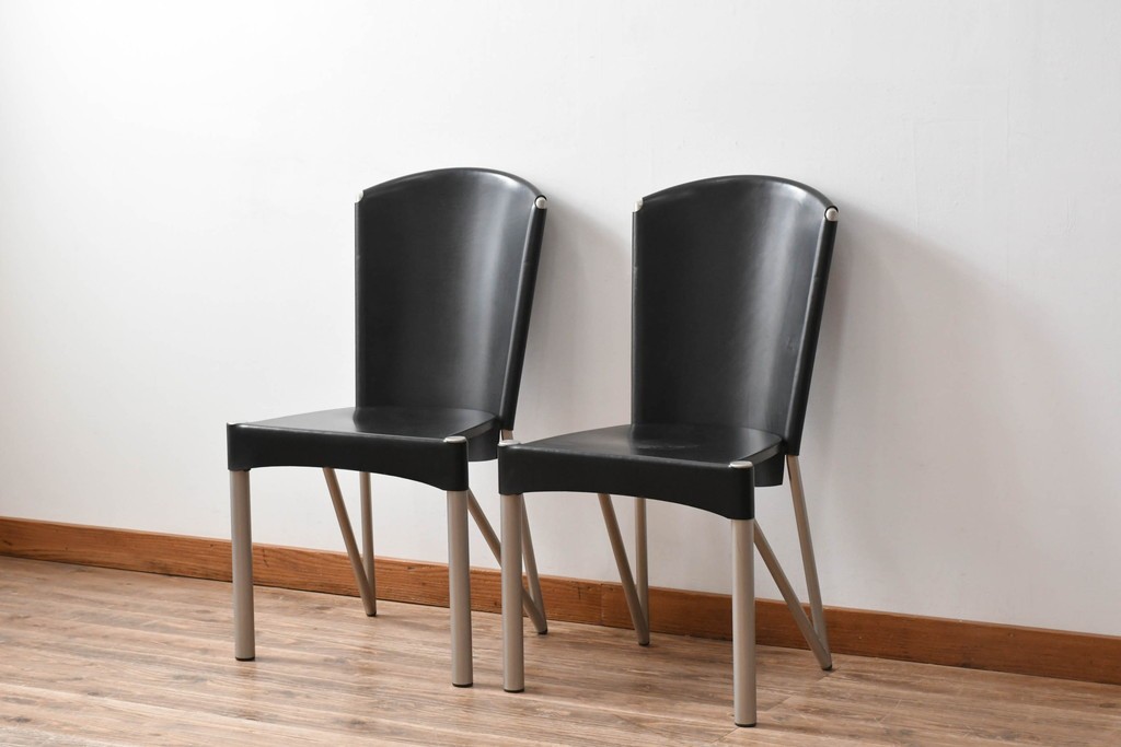 中古　ドイツ　IDC大塚家具取り扱い　高級家具メーカー　Ronald Schmitt(ロナルドシュミット)　極厚本革(レザー)　スタイリッシュなデザインが美しいダイニングチェア2脚セット(アームレスチェア、イス、椅子、バラ売り可能)(定価2脚で約22万円)(R-082127)