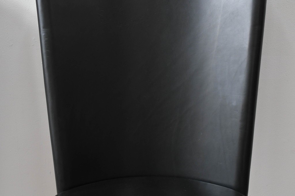 中古　ドイツ　IDC大塚家具取り扱い　高級家具メーカー　Ronald Schmitt(ロナルドシュミット)　極厚本革(レザー)　スタイリッシュなデザインが美しいダイニングチェア2脚セット(アームレスチェア、イス、椅子、バラ売り可能)(定価2脚で約22万円)(R-082127)