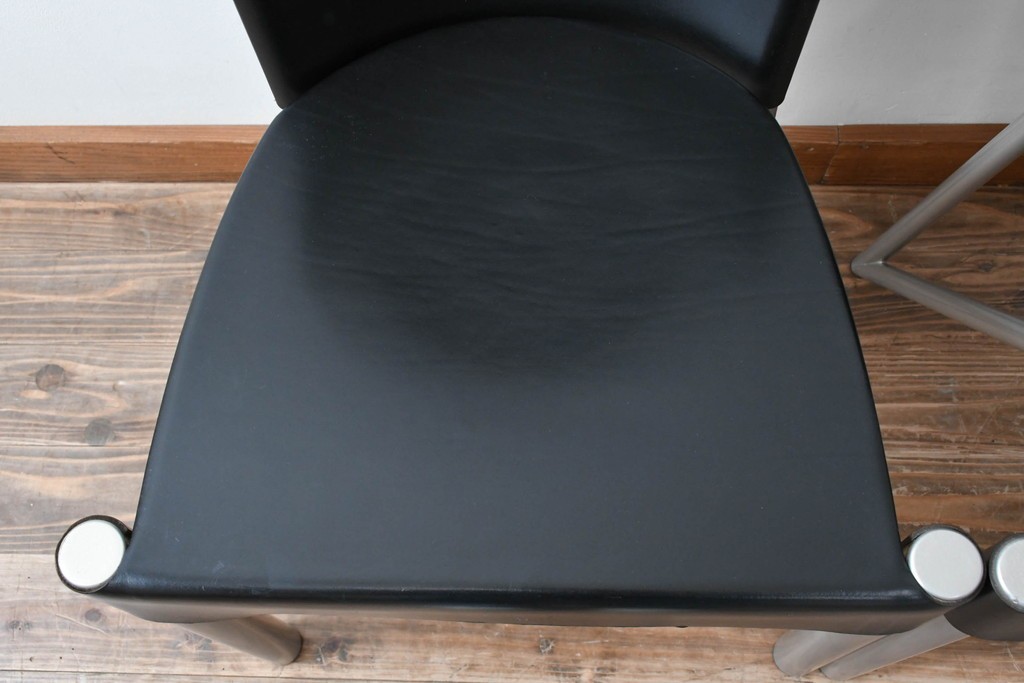 中古　ドイツ　IDC大塚家具取り扱い　高級家具メーカー　Ronald Schmitt(ロナルドシュミット)　極厚本革(レザー)　スタイリッシュなデザインが美しいダイニングチェア2脚セット(アームレスチェア、イス、椅子、バラ売り可能)(定価2脚で約22万円)(R-082127)