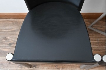 中古　ドイツ　IDC大塚家具取り扱い　高級家具メーカー　Ronald Schmitt(ロナルドシュミット)　極厚本革(レザー)　スタイリッシュなデザインが美しいダイニングチェア2脚セット(アームレスチェア、イス、椅子、バラ売り可能)(定価2脚で約22万円)(R-082127)