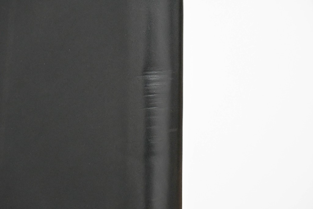 中古　ドイツ　IDC大塚家具取り扱い　高級家具メーカー　Ronald Schmitt(ロナルドシュミット)　極厚本革(レザー)　スタイリッシュなデザインが美しいダイニングチェア2脚セット(アームレスチェア、イス、椅子、バラ売り可能)(定価2脚で約22万円)(R-082127)