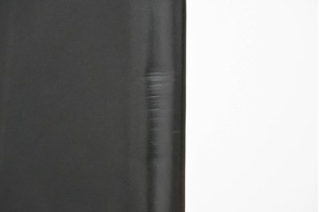 中古　ドイツ　IDC大塚家具取り扱い　高級家具メーカー　Ronald Schmitt(ロナルドシュミット)　極厚本革(レザー)　スタイリッシュなデザインが美しいダイニングチェア2脚セット(アームレスチェア、イス、椅子、バラ売り可能)(定価2脚で約22万円)(R-082127)