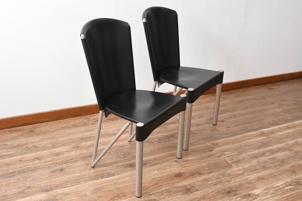 中古　ドイツ　IDC大塚家具取り扱い　高級家具メーカー　Ronald Schmitt(ロナルドシュミット)　極厚本革(レザー)　スタイリッシュなデザインが美しいダイニングチェア2脚セット(アームレスチェア、イス、椅子、バラ売り可能)(定価2脚で約22万円)(R-082127)