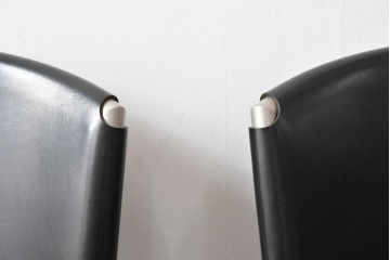 中古　ドイツ　IDC大塚家具取り扱い　高級家具メーカー　Ronald Schmitt(ロナルドシュミット)　極厚本革(レザー)　スタイリッシュなデザインが美しいダイニングチェア2脚セット(アームレスチェア、イス、椅子、バラ売り可能)(定価2脚で約22万円)(R-082127)