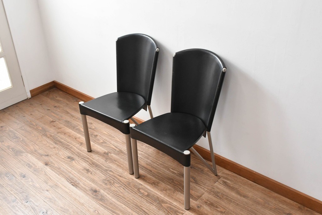 中古　ドイツ　IDC大塚家具取り扱い　高級家具メーカー　Ronald Schmitt(ロナルドシュミット)　極厚本革(レザー)　スタイリッシュなデザインが美しいダイニングチェア2脚セット(アームレスチェア、イス、椅子、バラ売り可能)(定価2脚で約22万円)(R-082127)