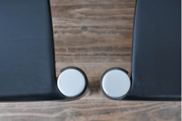 中古　ドイツ　IDC大塚家具取り扱い　高級家具メーカー　Ronald Schmitt(ロナルドシュミット)　極厚本革(レザー)　スタイリッシュなデザインが美しいダイニングチェア2脚セット(アームレスチェア、イス、椅子、バラ売り可能)(定価2脚で約22万円)(R-082127)