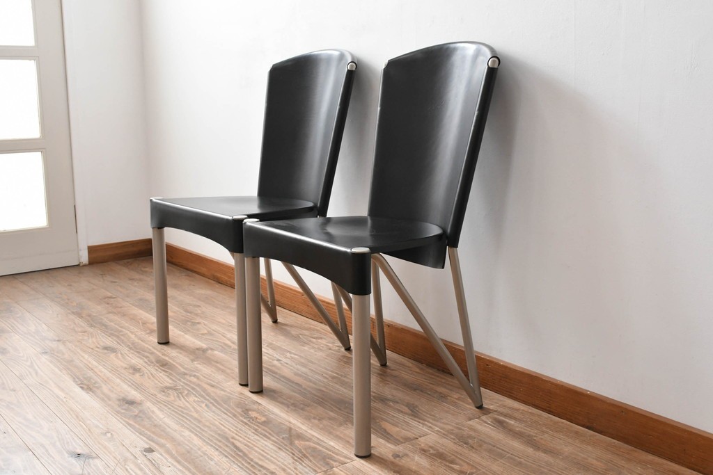 中古　ドイツ　IDC大塚家具取り扱い　高級家具メーカー　Ronald Schmitt(ロナルドシュミット)　極厚本革(レザー)　スタイリッシュなデザインが美しいダイニングチェア2脚セット(アームレスチェア、イス、椅子、バラ売り可能)(定価2脚で約22万円)(R-082127)