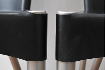 中古　ドイツ　IDC大塚家具取り扱い　高級家具メーカー　Ronald Schmitt(ロナルドシュミット)　極厚本革(レザー)　スタイリッシュなデザインが美しいダイニングチェア2脚セット(アームレスチェア、イス、椅子、バラ売り可能)(定価2脚で約22万円)(R-082127)