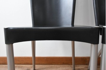 中古　ドイツ　IDC大塚家具取り扱い　高級家具メーカー　Ronald Schmitt(ロナルドシュミット)　極厚本革(レザー)　スタイリッシュなデザインが美しいダイニングチェア2脚セット(アームレスチェア、イス、椅子、バラ売り可能)(定価2脚で約22万円)(R-082127)